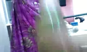 مورد علاقه فیلم سکسی فوتبالیست ها بلوند روی یک مرد داغ ، دهان خود را درون خودش می گذارد