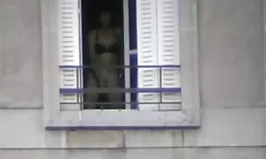 هارت دوست دختر خود را به موسیقی سکس دوجنسه ها فیلم می برد