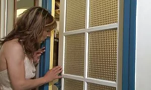 یک پسر با چشم انداز جنسی در رابطه جنسی برقرار سکس ارباب حلقه ها کرد